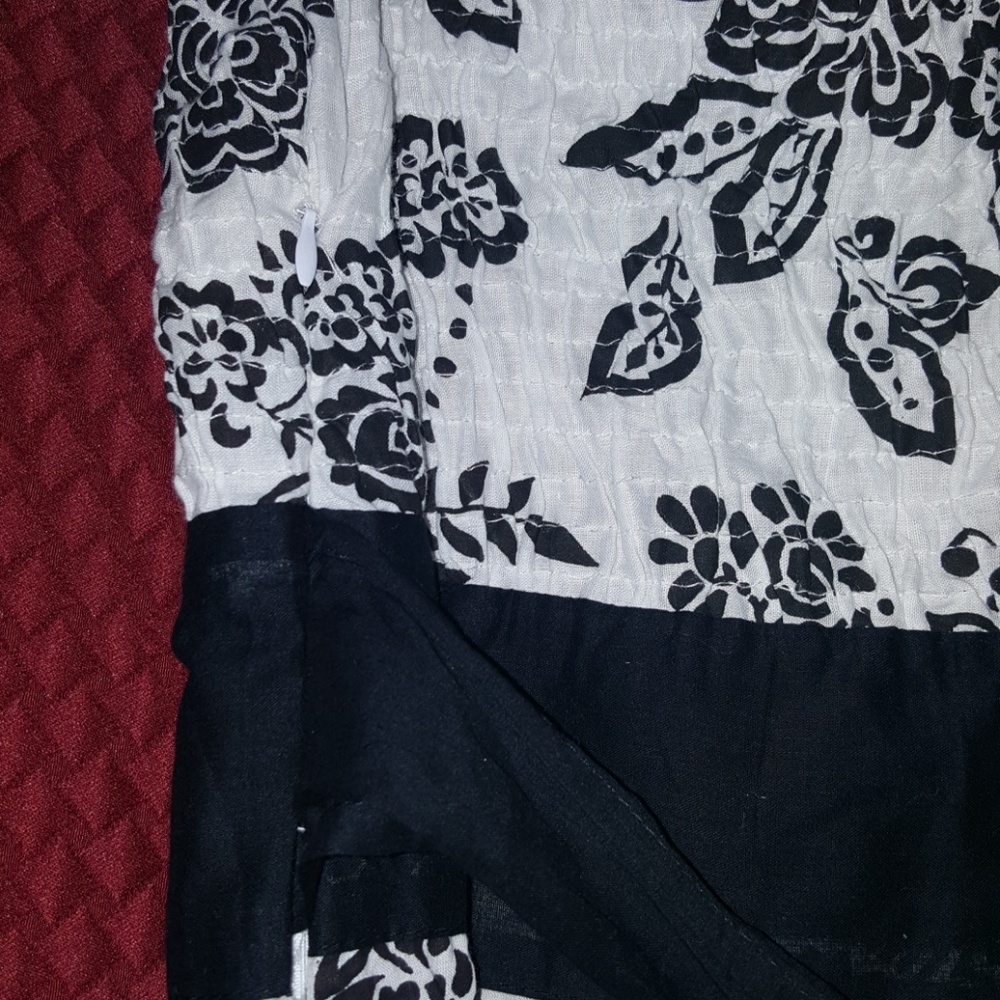 Sleeveless patterned top - Picture 3 of 3